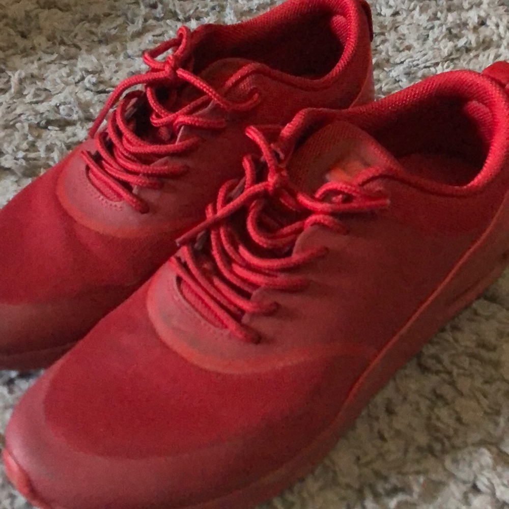 Red Nikes size 8